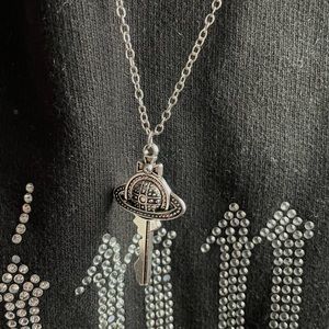 Vivianne Westwood Key Necklace 🤍